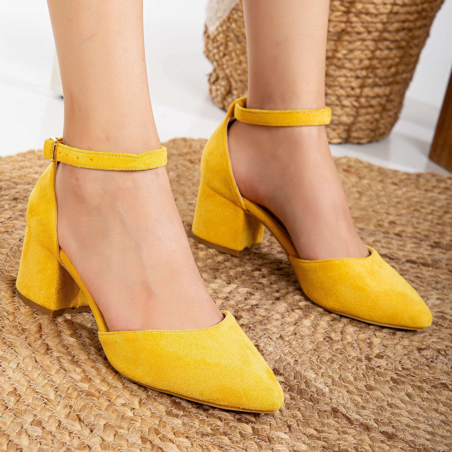 Miranda - Yellow Pumps with Pearls