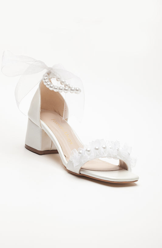 Sanna - Ivory Lace Bridal Sandals with Pearls