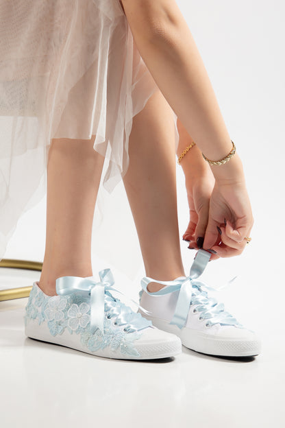 Zapatilla de novia de encaje azul Serenelle