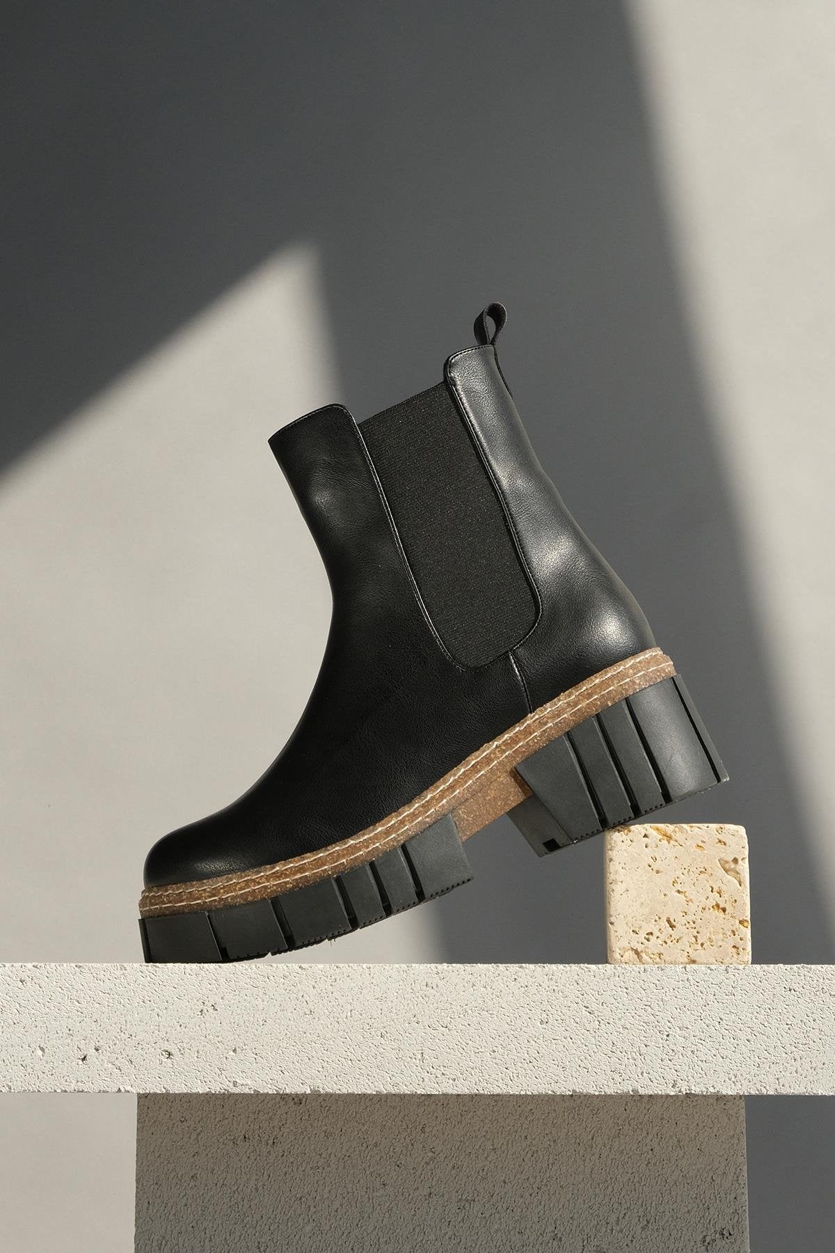 Luz Black Cilt Block Heel Boot (Women)