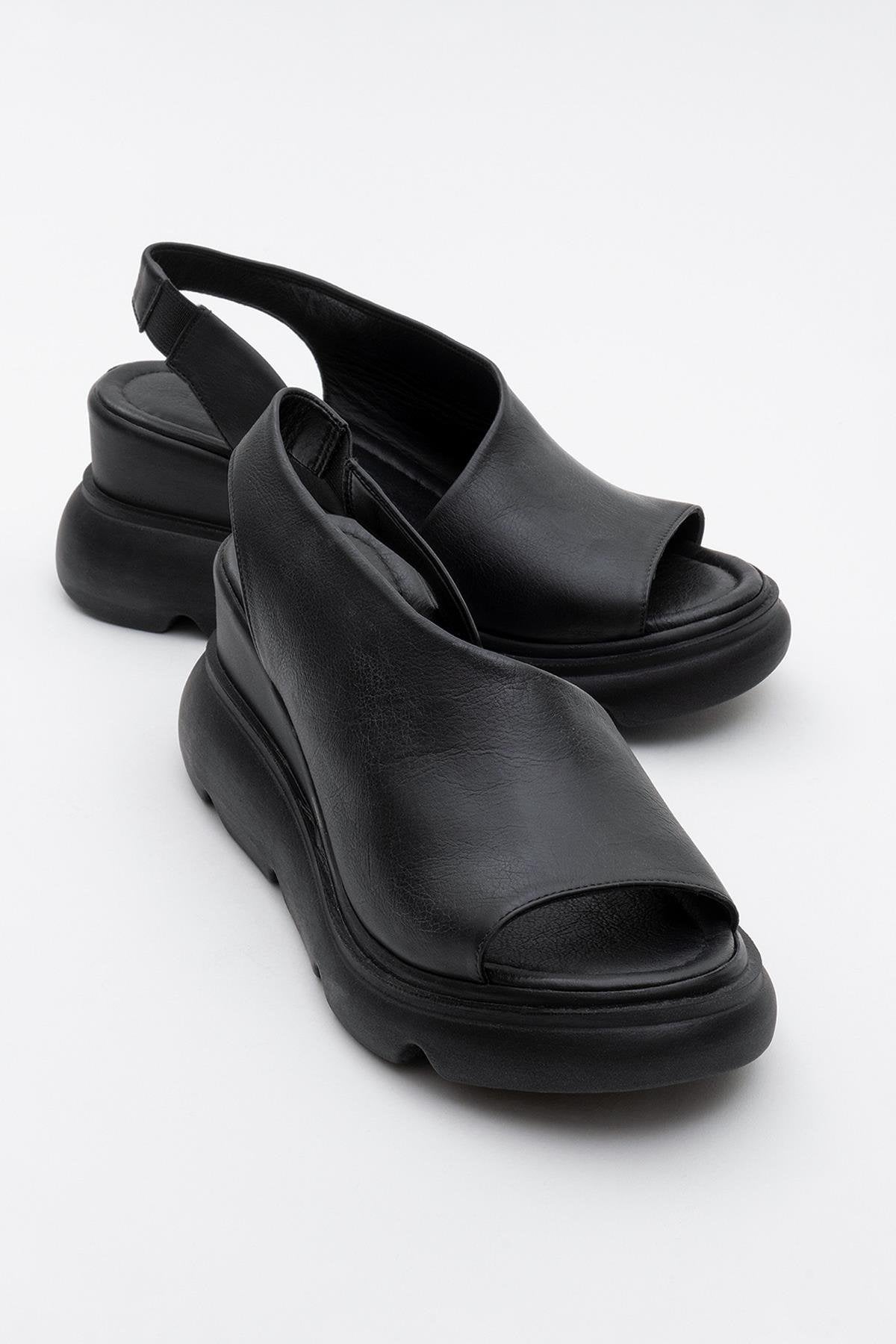 Agusto - Black Leather Platform Sandal (Women)