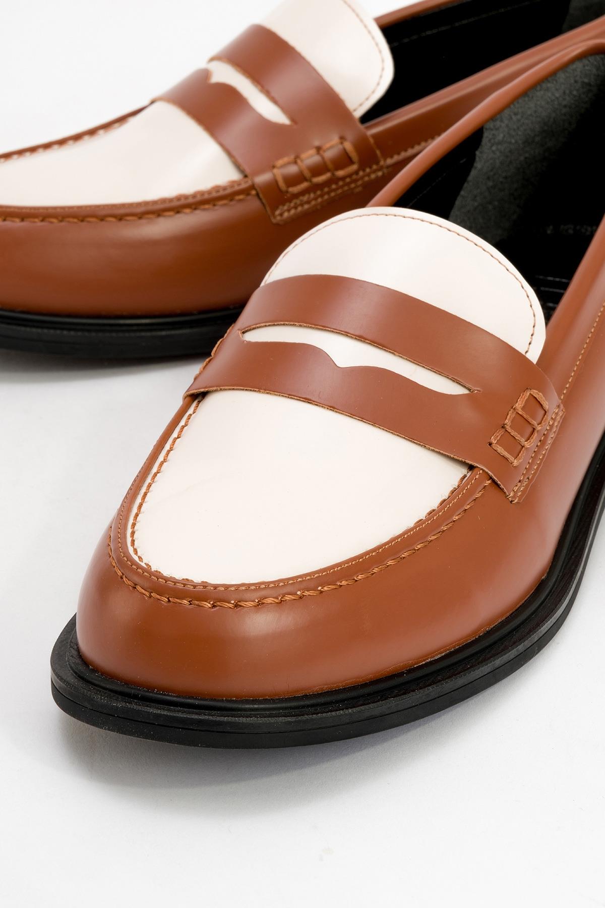 CHOOS Cognac Brown Loafer (Women)