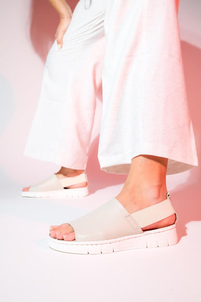 Londoi - Beige Elastic Strap Leather Sandal (Women)