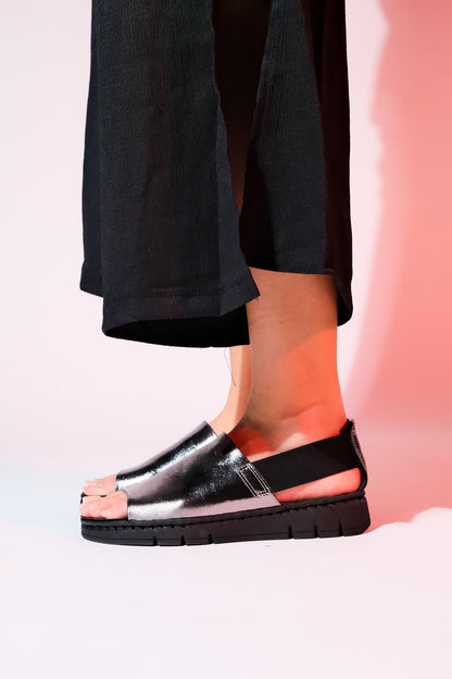 Londoi - Crystal Elastic Strap Leather Sandal (Women)