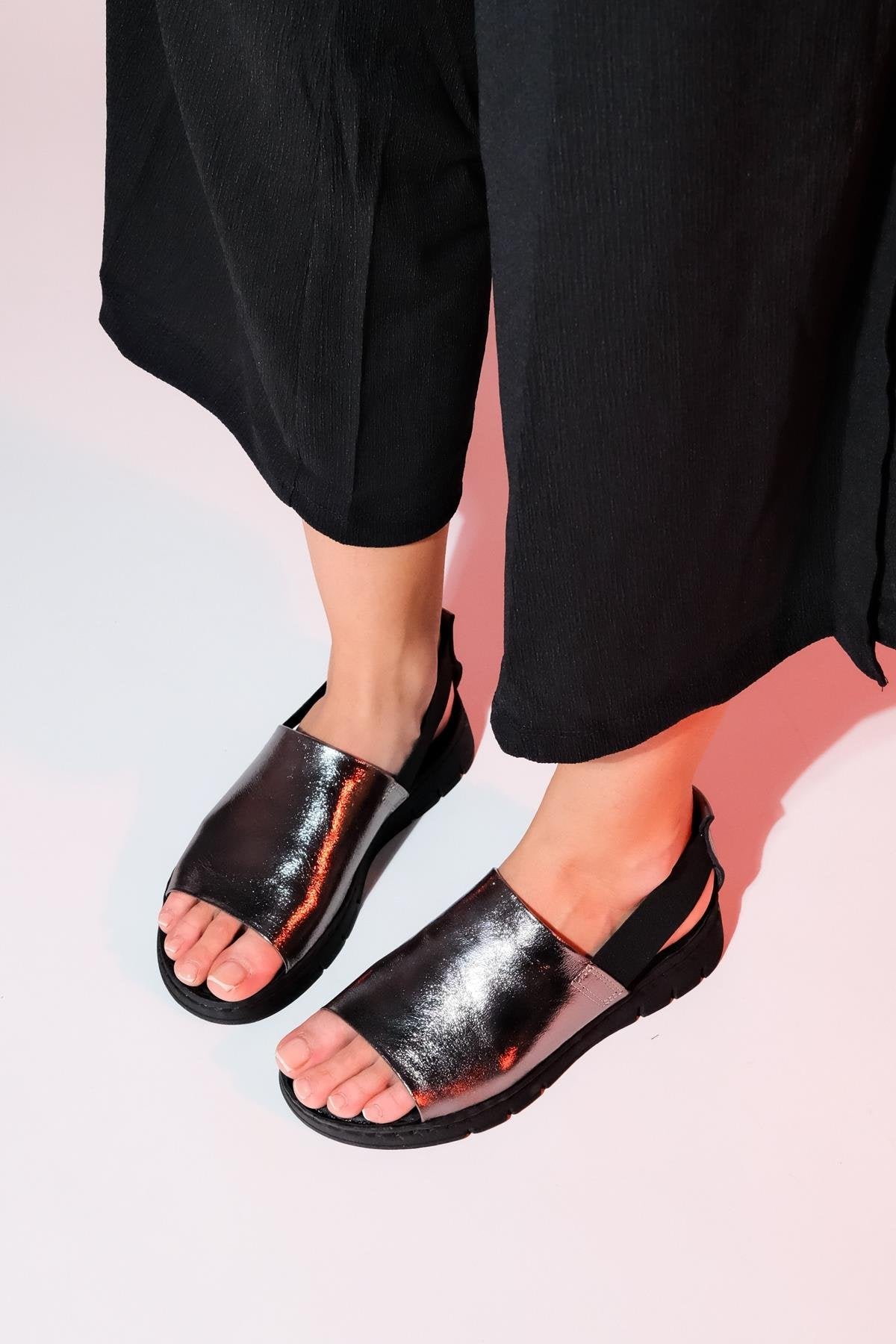 Londoi - Crystal Elastic Strap Leather Sandal (Women)