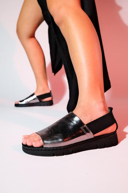 Londoi - Crystal Elastic Strap Leather Sandal (Women)