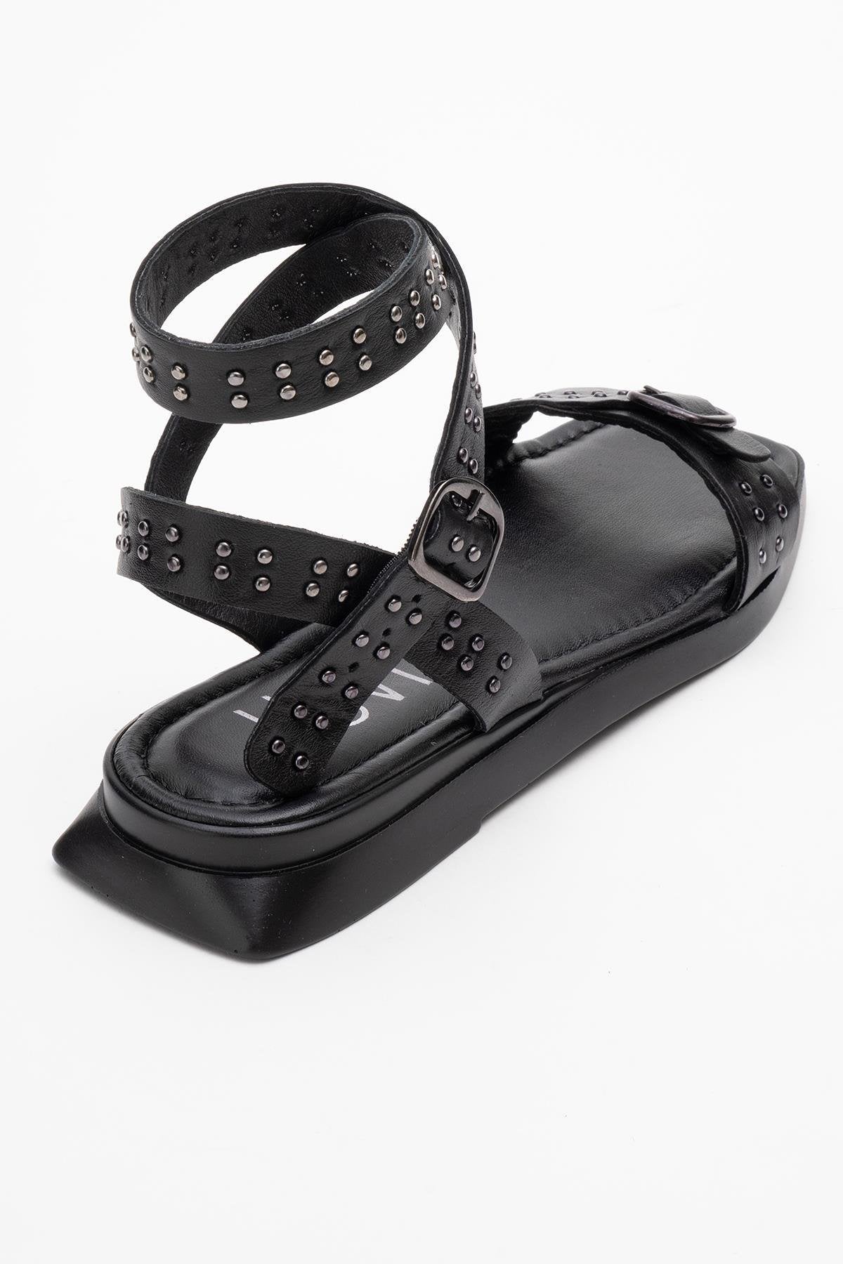 Carril - Black Leather Sandal (Women)