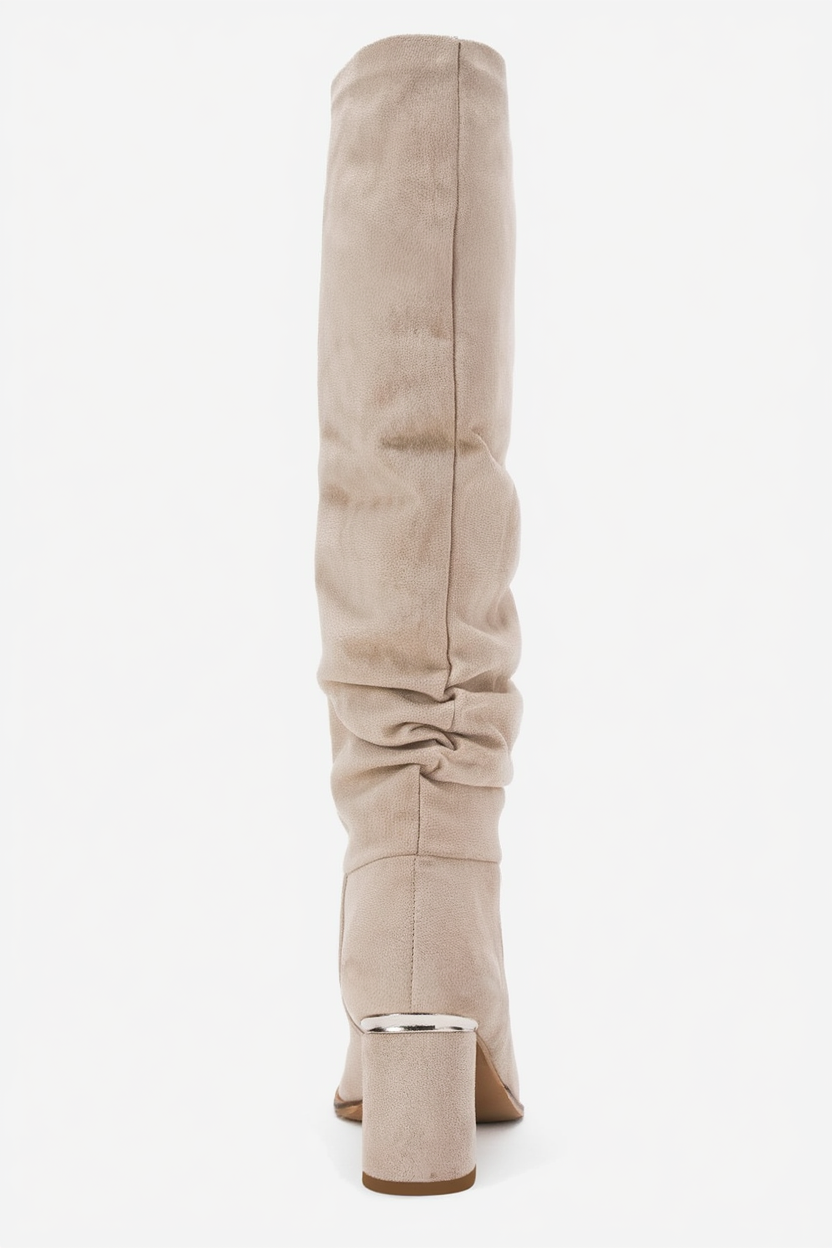120 - Bota alta de tacón ancho de ante color beige (mujer)