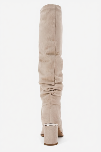 120 - Bota alta de tacón ancho de ante color beige (mujer)