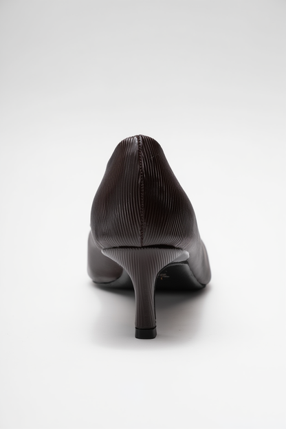 Briana - Zapatilla de tacón con punta y hebilla marrón (mujer)