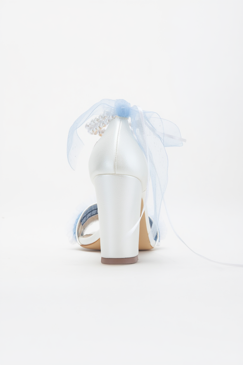 Michelle - Sandalias de novia de encaje color azul bebé y marfil con perlas