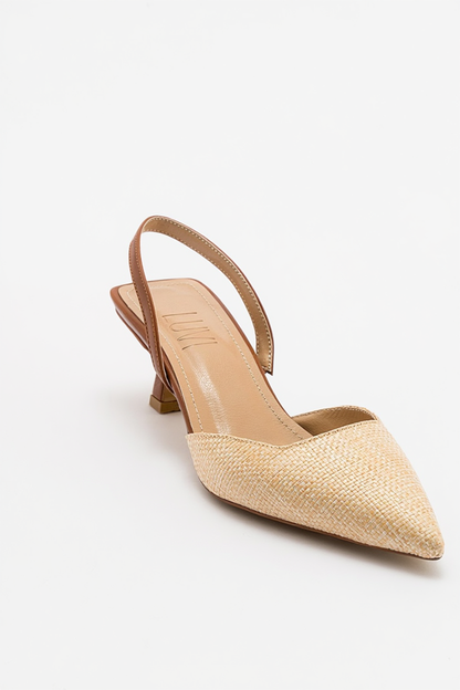 Zapato de salón con punta fina color beige oscuro (mujer)
