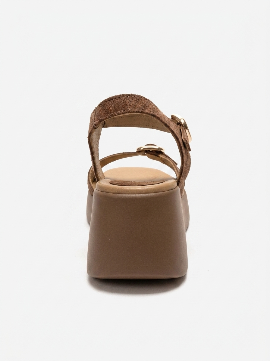 Kalia - Sandalia de cuña con hebilla de cuero genuino de ante color topo (mujer)