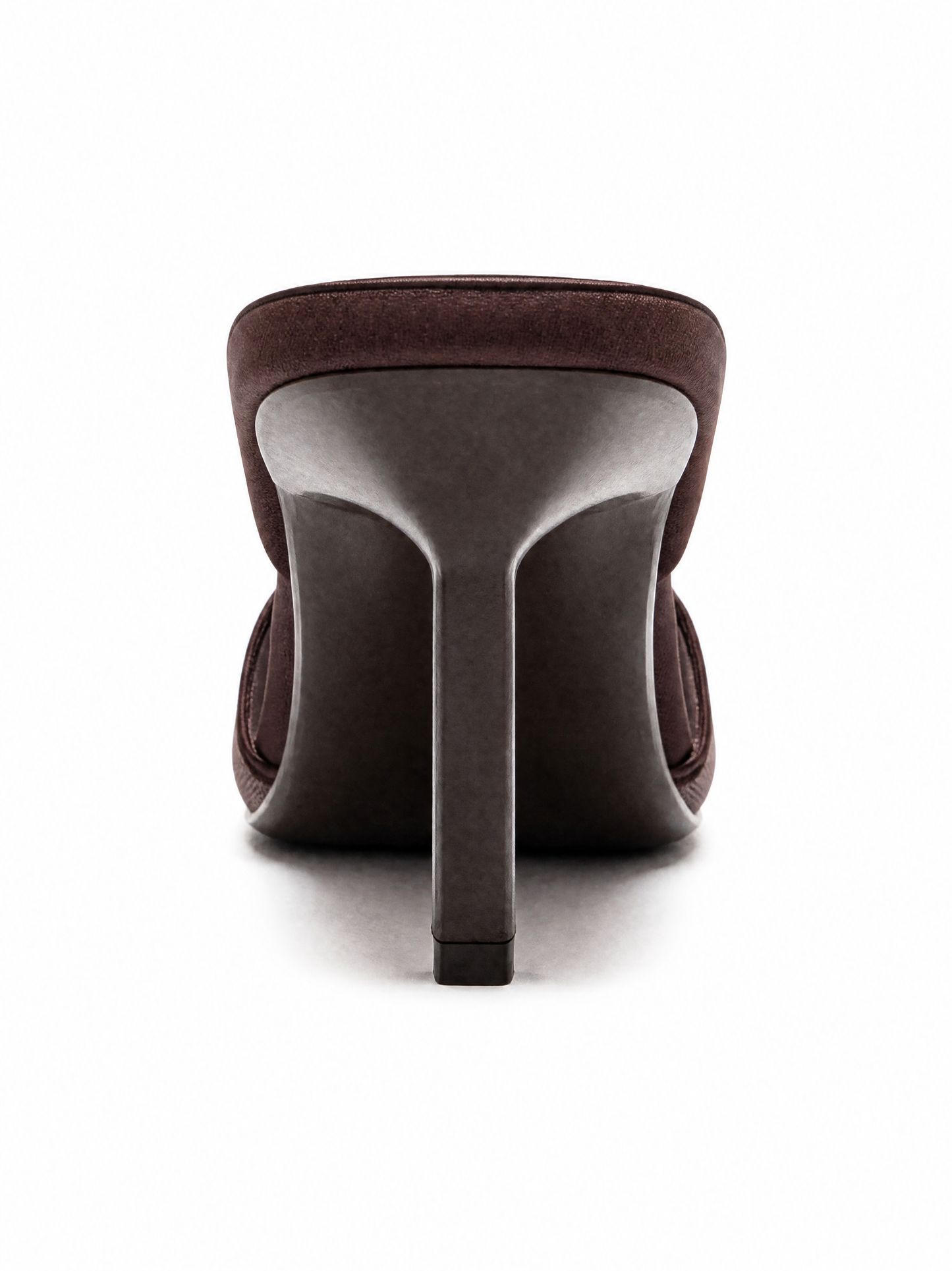 Monroe Brown - Back View AI 4K