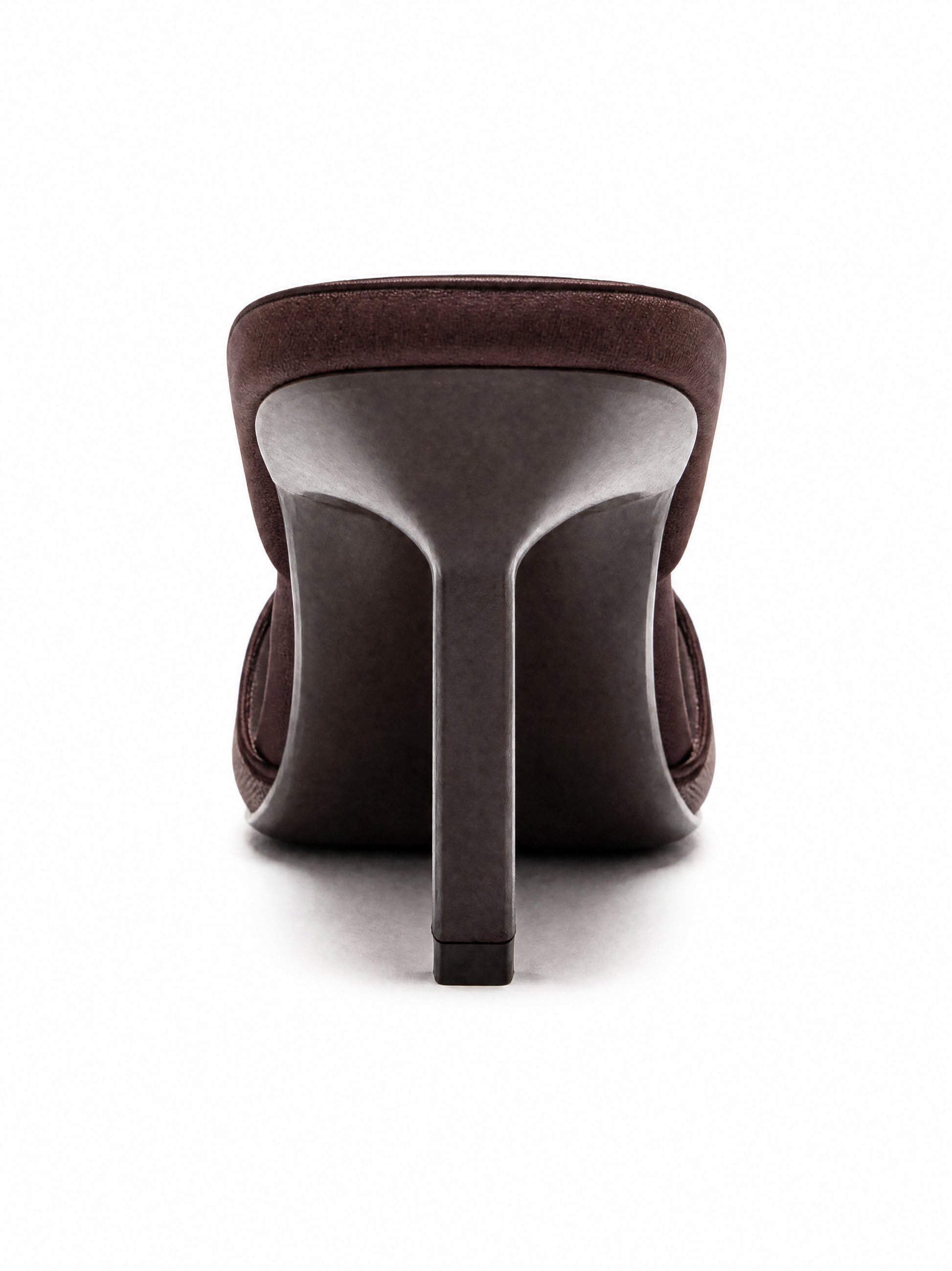Monroe Brown - Back View AI 4K