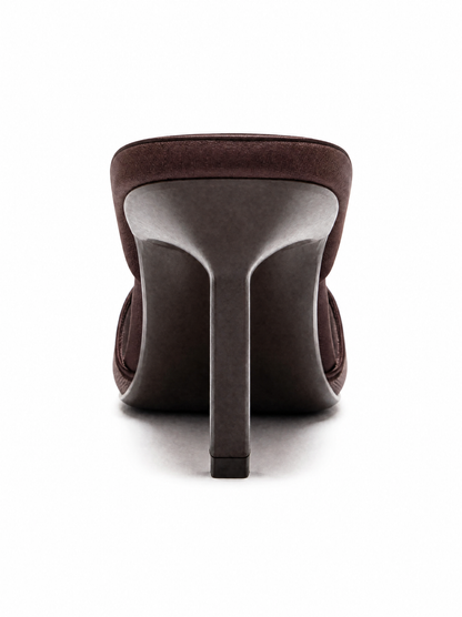 Monroe Brown - Back View AI 4K