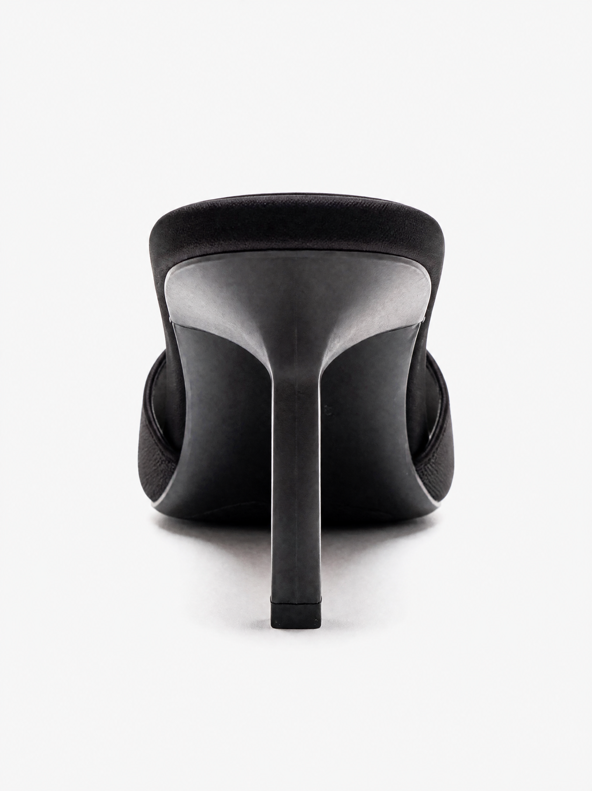 Monroe Black - Back View AI 4K