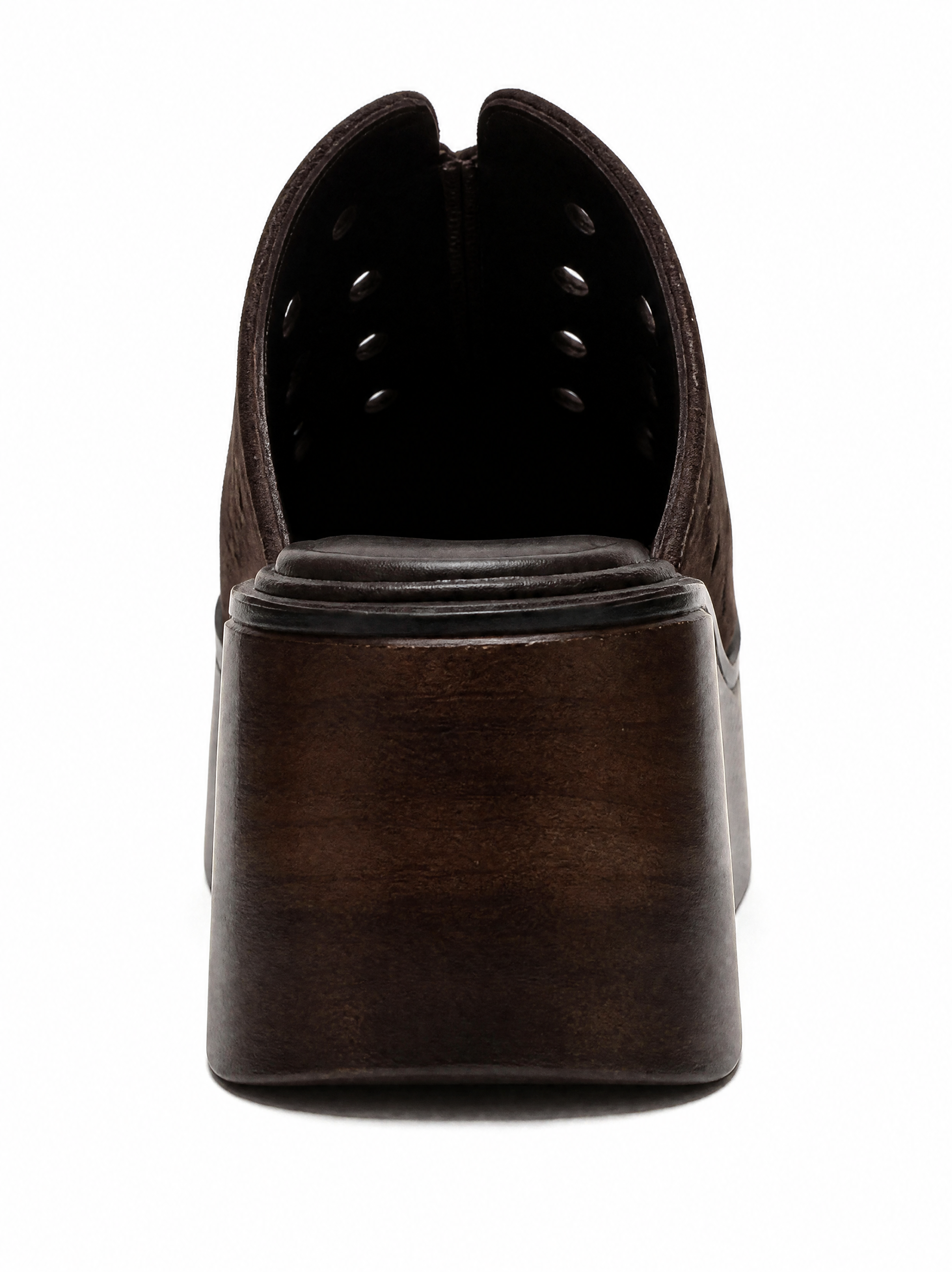 Nives Cognac - Back View AI 4K