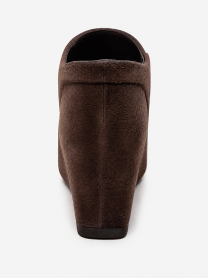 Senso Brown - Back View AI 4K