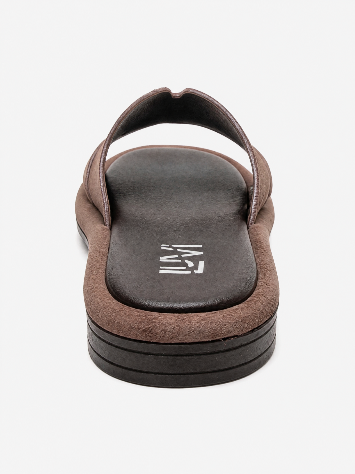 Brio Taupe - Back View AI 4K