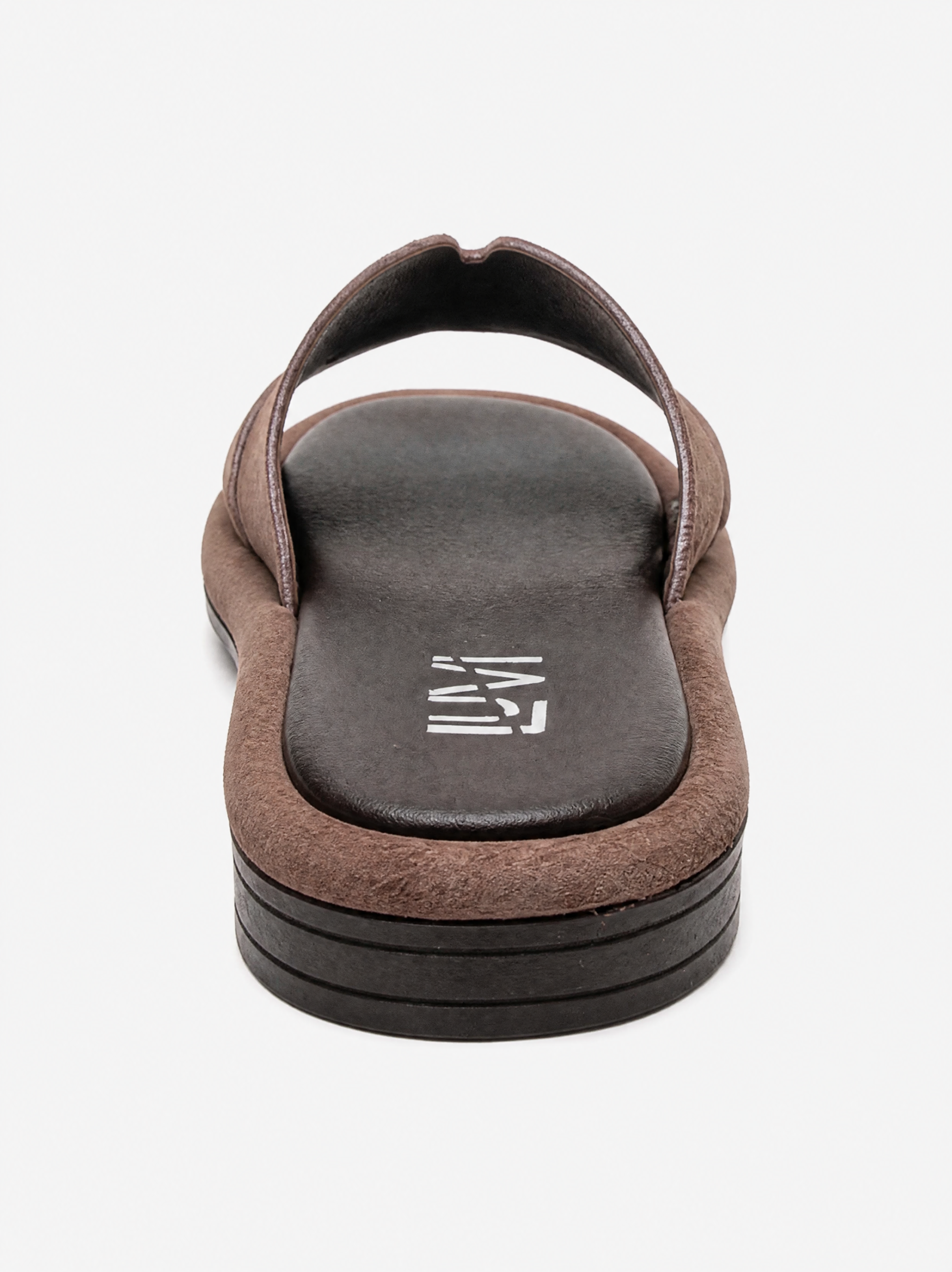 Brio Taupe - Back View AI 4K