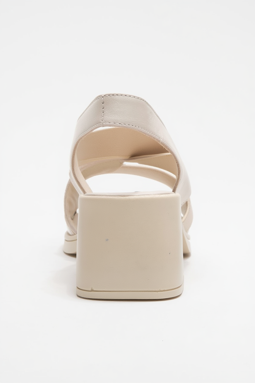 Sandalia de Piel Beige Crina con Tacón Grueso Elástico (Mujer)