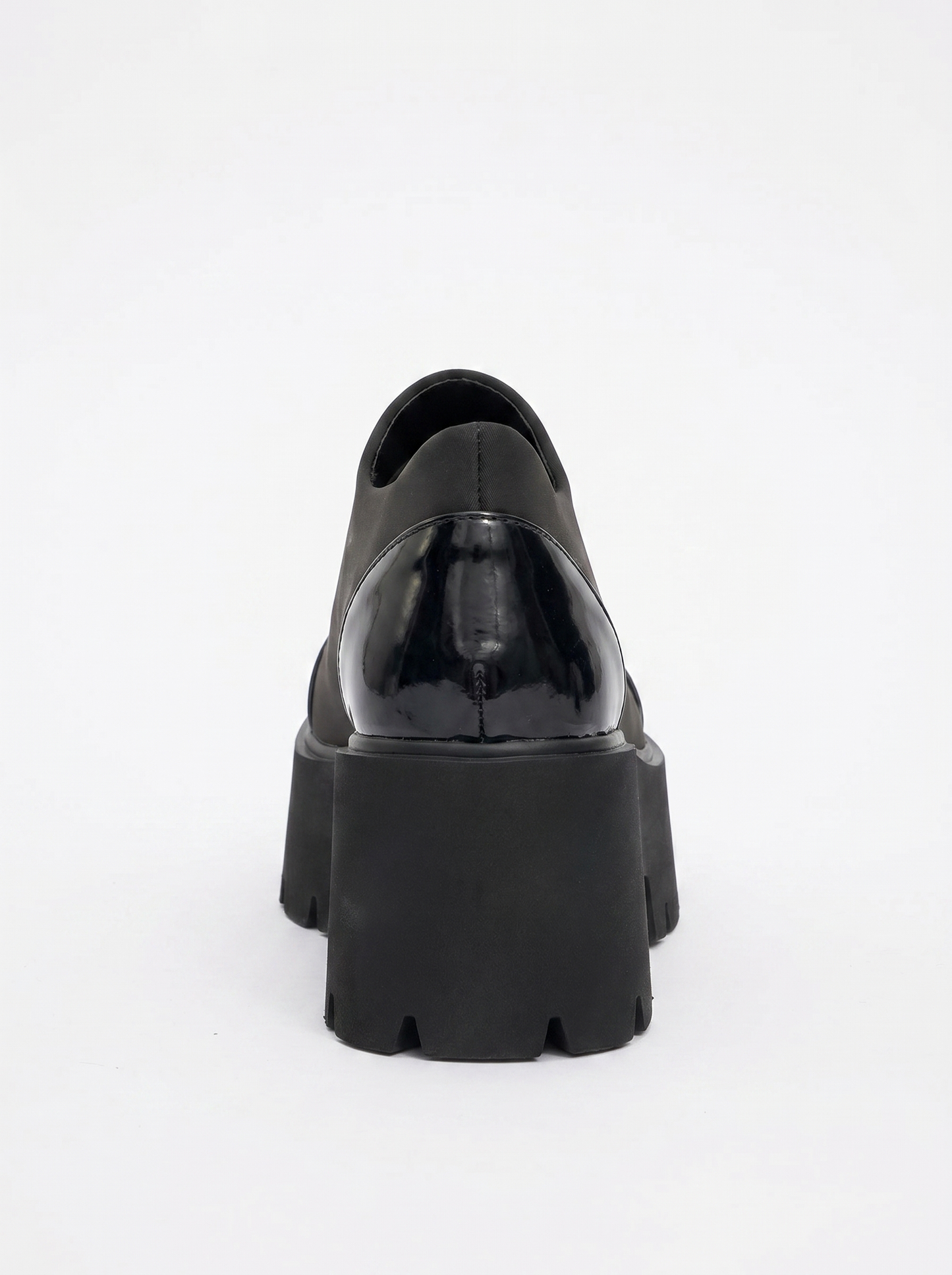 Grena - Zapatos de plataforma negros de charol sin cordones (Mujer)