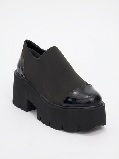 Grena - Zapatos de plataforma negros de charol sin cordones (Mujer)