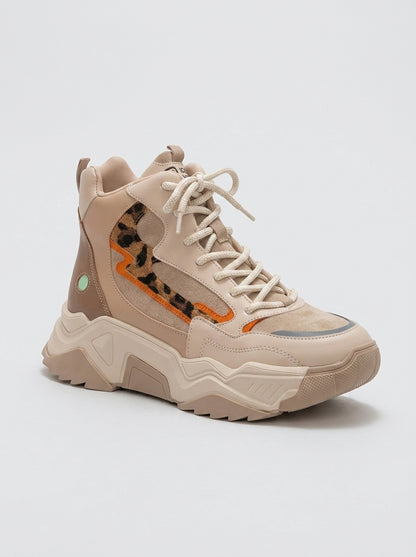 Olivia - Bota Deportiva Beige (Mujer)
