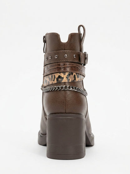 Boliva - Bota de tacón grueso con cadena y hebilla en tono marrón (mujer)