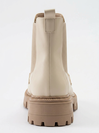 Botín Chelsea Vesper Beige con Hebilla (Mujer)