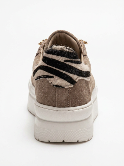 Anda - Zapatillas de ante color beis oscuro con hebillas (Mujer)