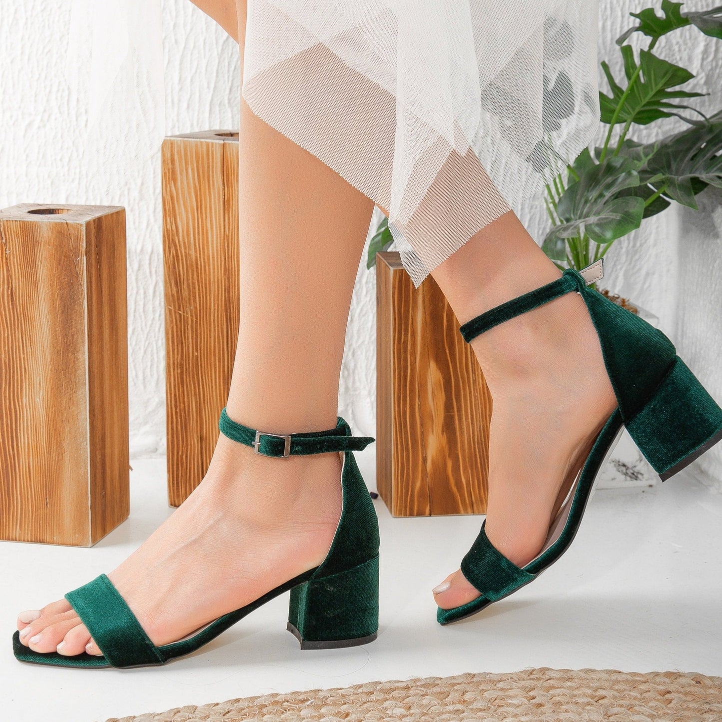 Hera - Emerald Green Sandals with Ribbon