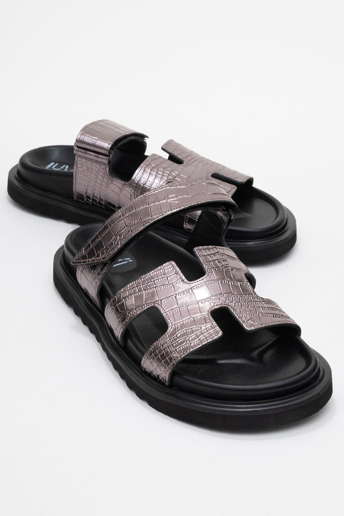 Loana Platinum Leather Slide Sandal (Women)