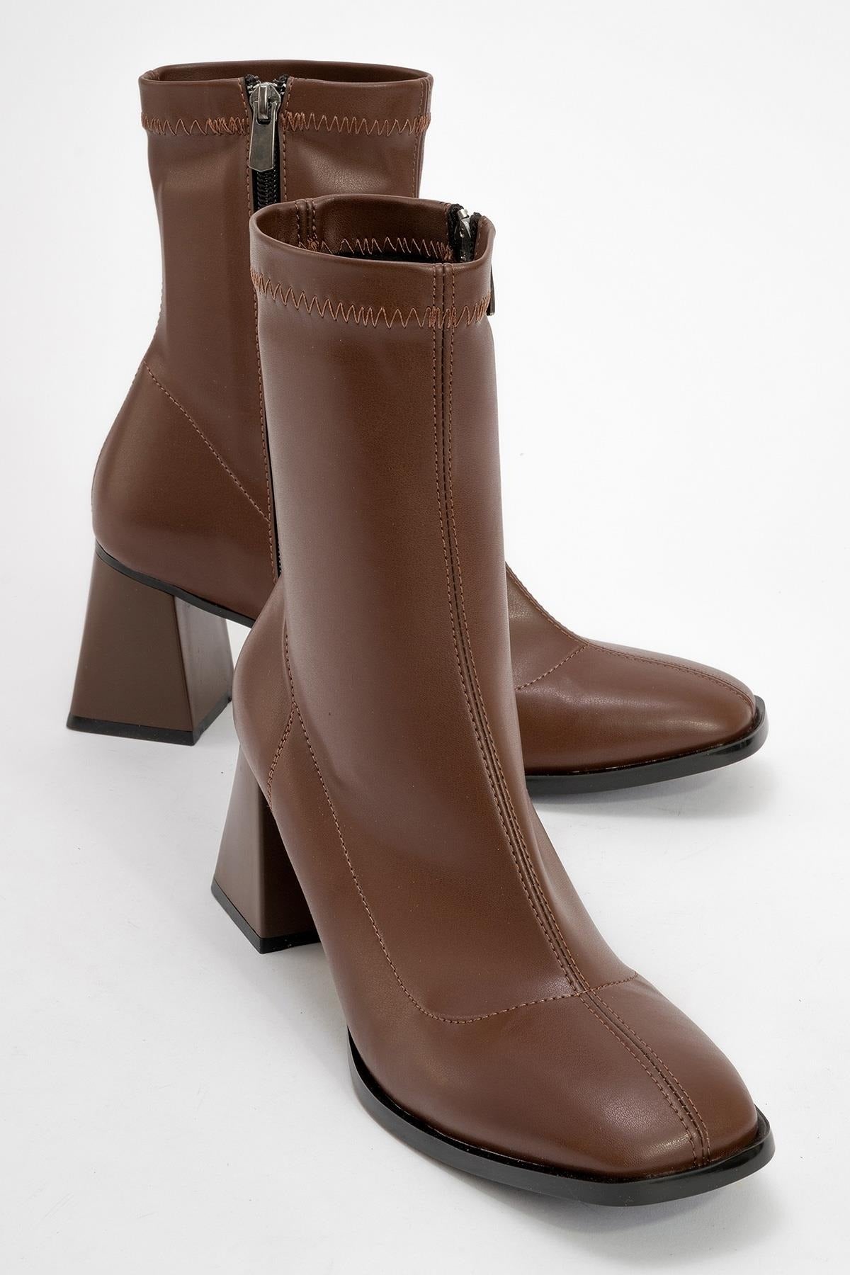 Plesa Brown Chunky Heel Boot (Women)