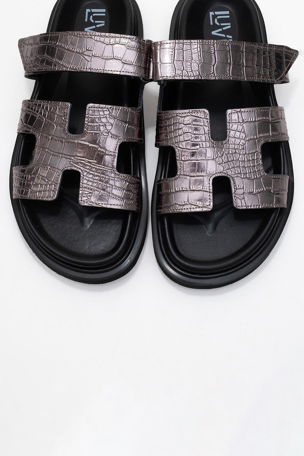 Loana Platinum Leather Slide Sandal (Women)