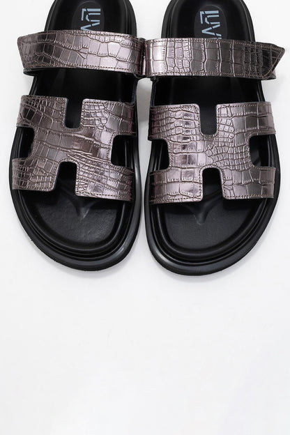 Loana Platinum Leather Slide Sandal (Women)