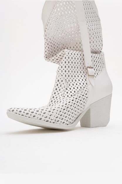 Larry White Elasticated Block Heel Boot (Women)