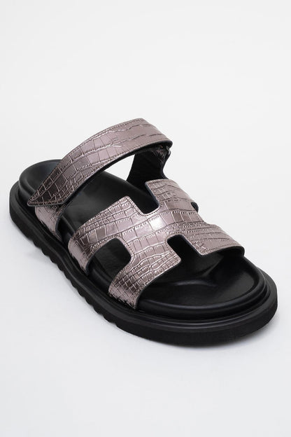 Loana Platinum Leather Slide Sandal (Women)