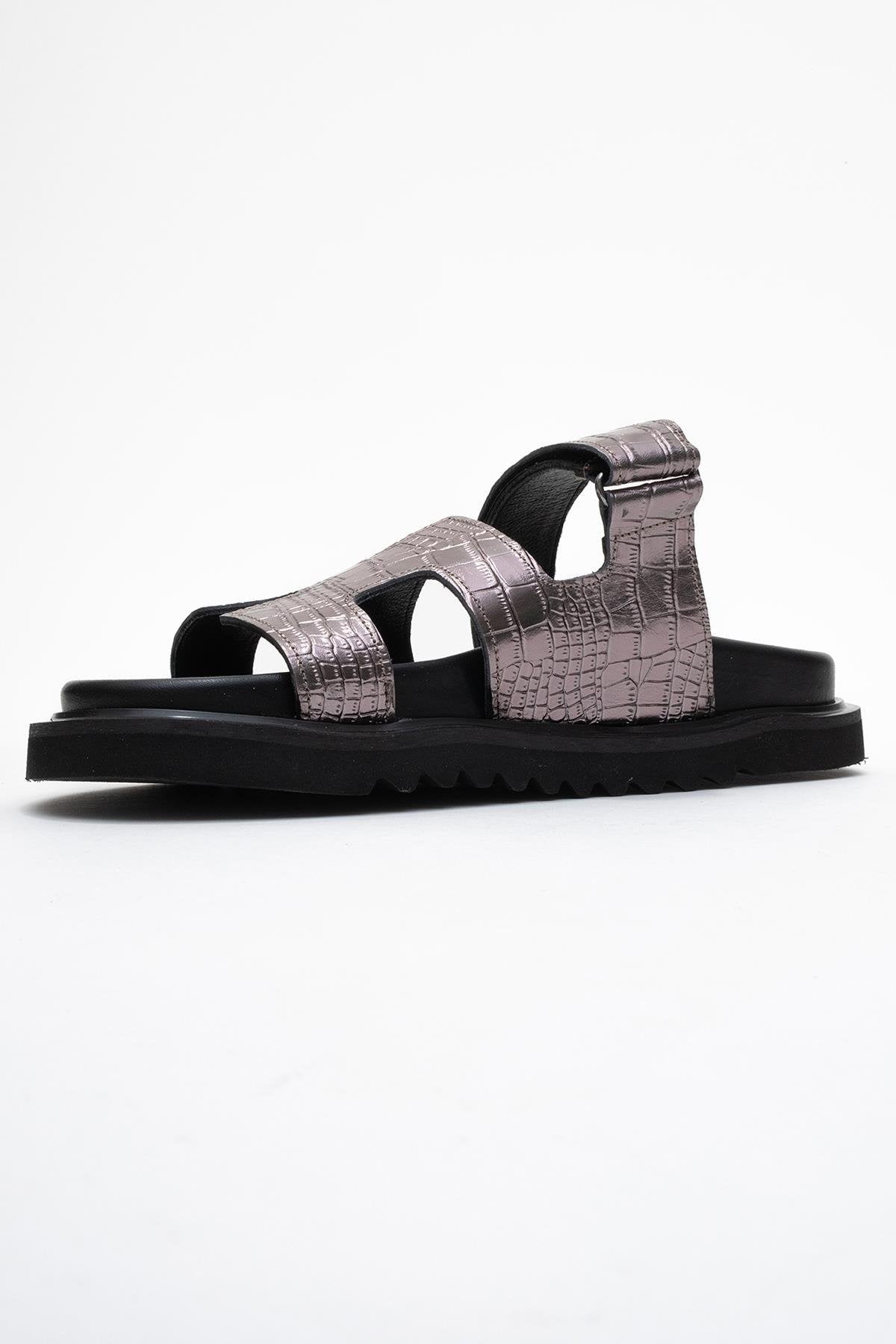 Loana Platinum Leather Slide Sandal (Women)