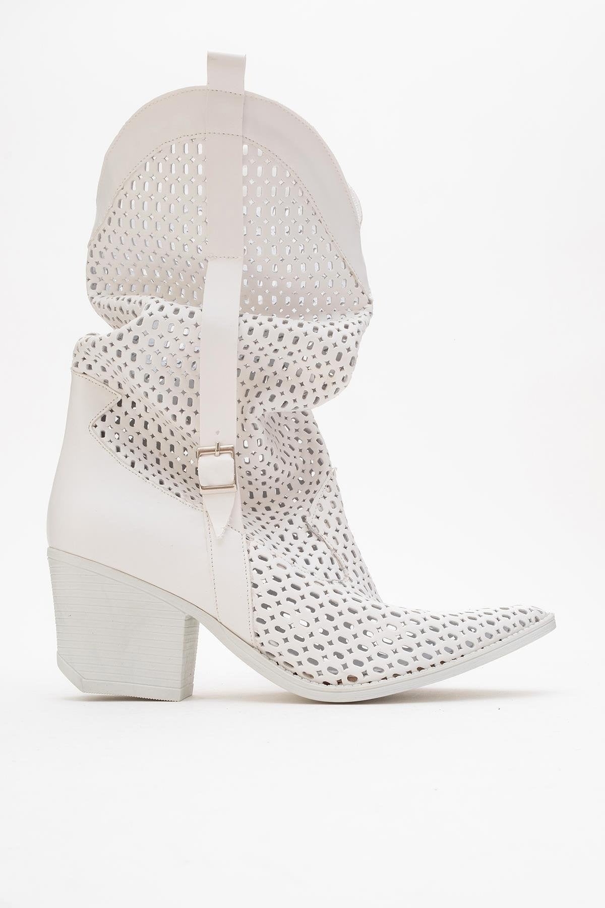 Larry White Elasticated Block Heel Boot (Women)