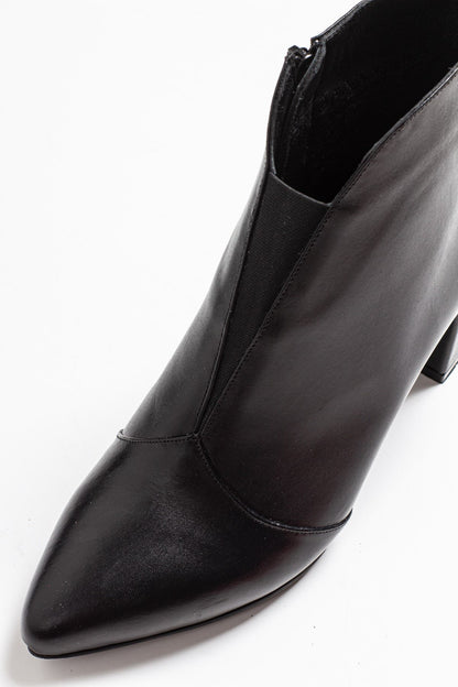 Finda Black Leather Block‑Heel Boot (Women)