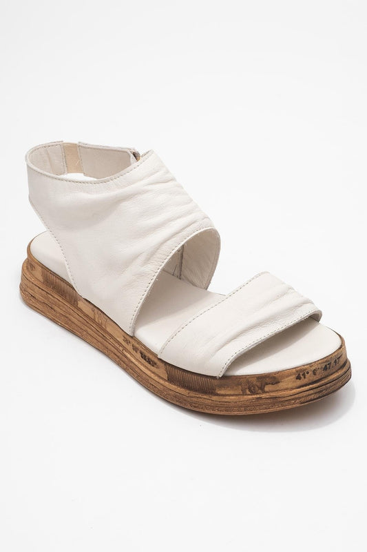 Sandalia plana Lunas de cuero color crema con cremallera lateral (Mujer)