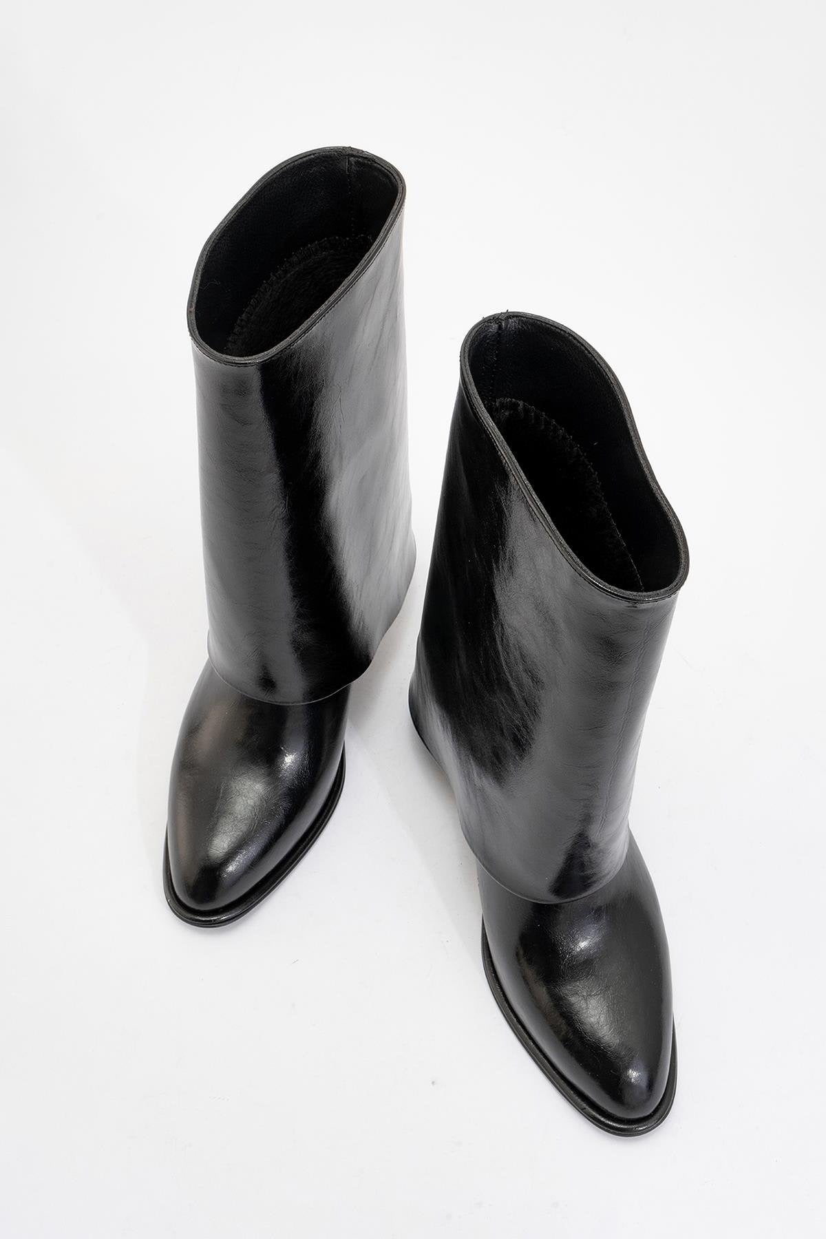 Ellas Black Chunky Heel Boot (Women)