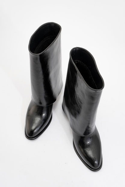 Ellas Black Chunky Heel Boot (Women)