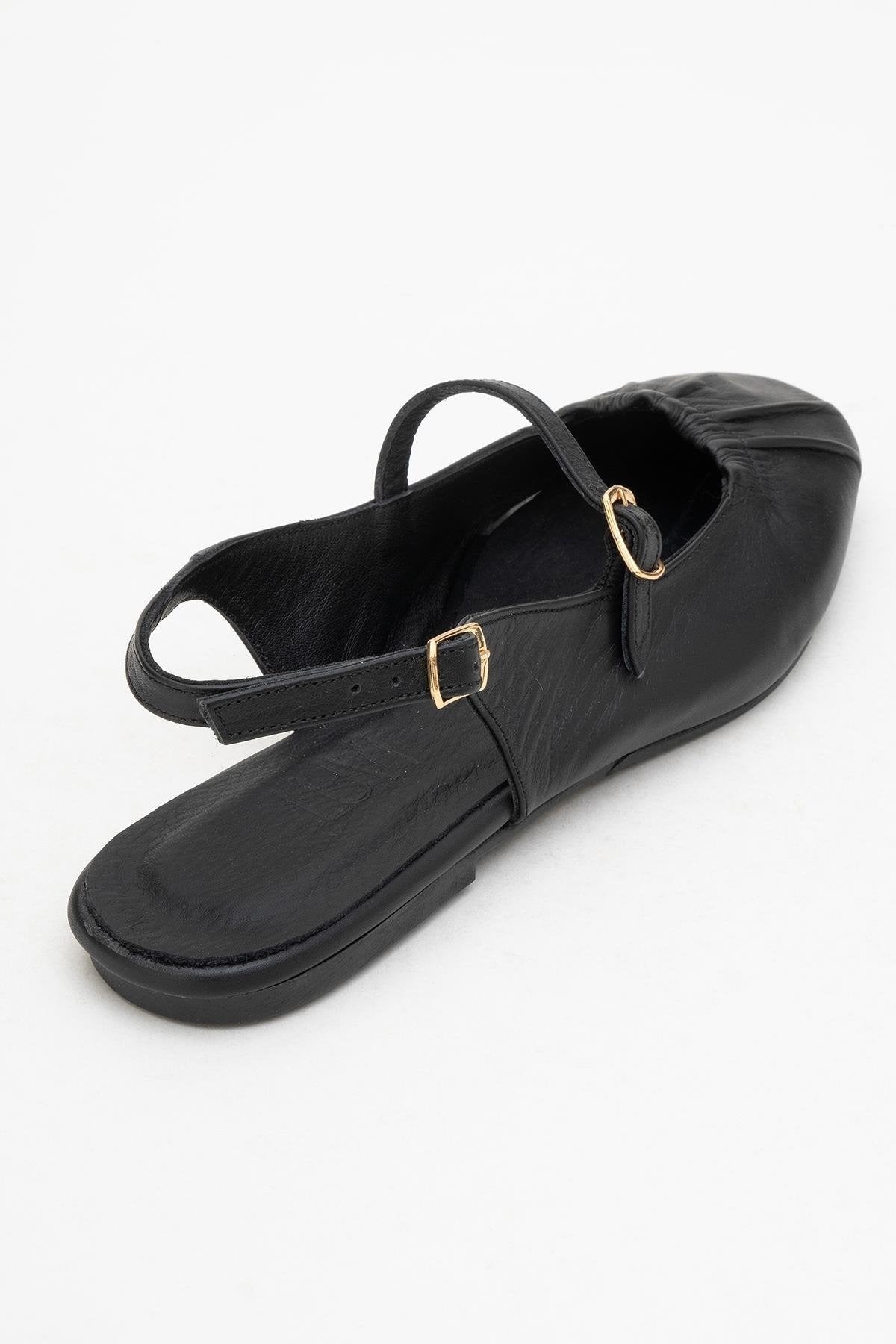 BRITNEY Black Leather Closed-Toe Sandal (Women)