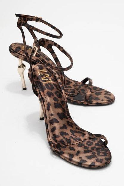 Tacón de aguja con una tira Jasmin Leopard (mujer)