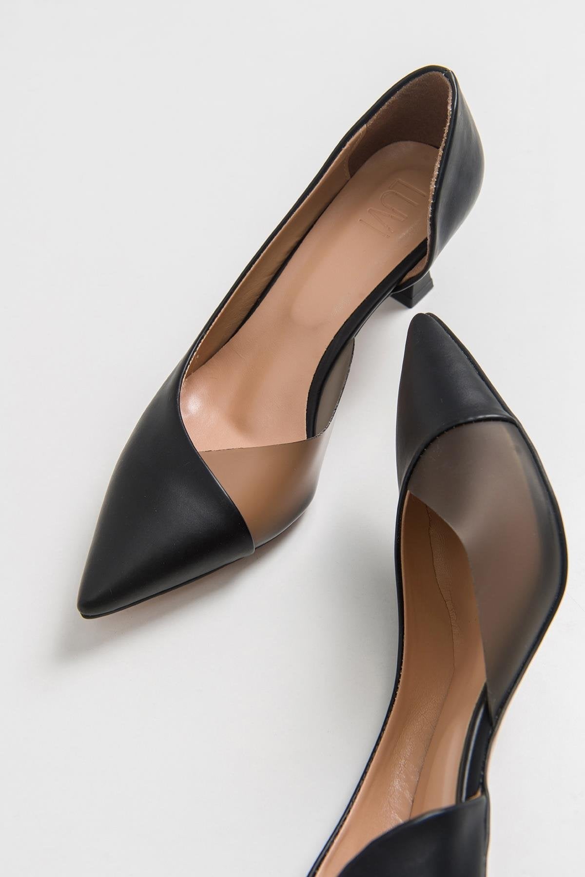 Vera Black Pointed Toe Pump (Women)