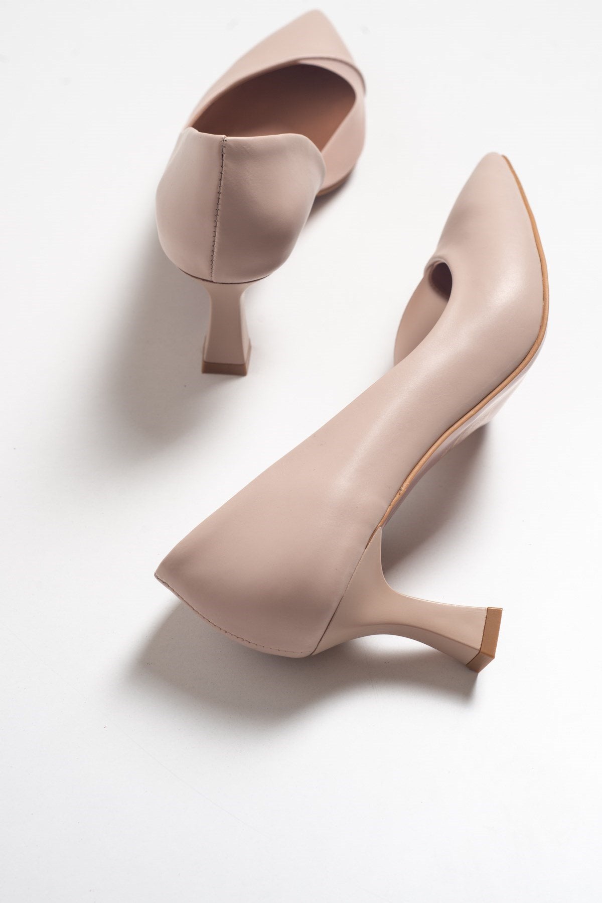 Vera Tan Pointed Toe Pump (Women)