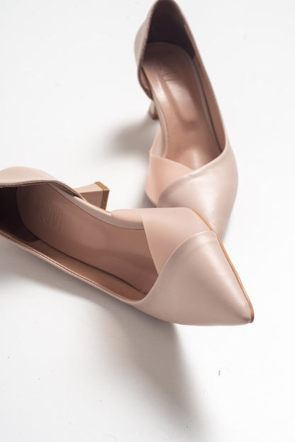 Vera Tan Pointed Toe Pump (Women)